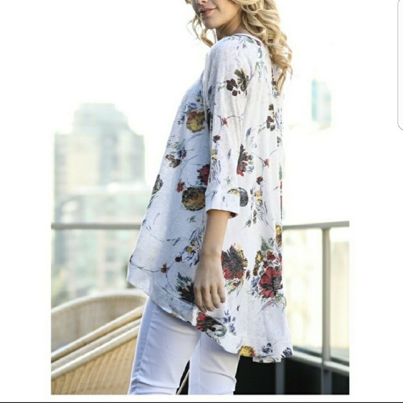 *LAST ONE* Floral Hi-Low Tunic Top - Picture 8 of 8